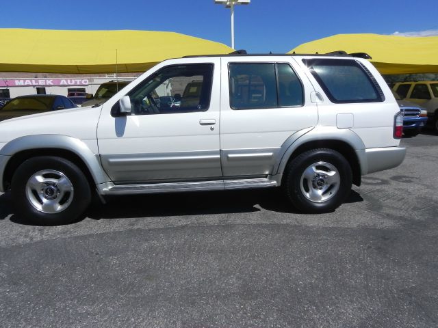 1998 Infiniti QX4 Base