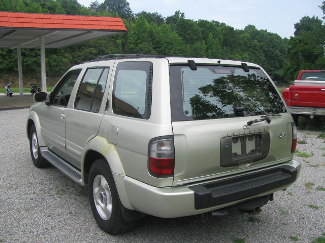 1998 Infiniti QX4 Base