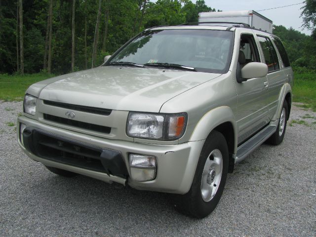 1998 Infiniti QX4 Base