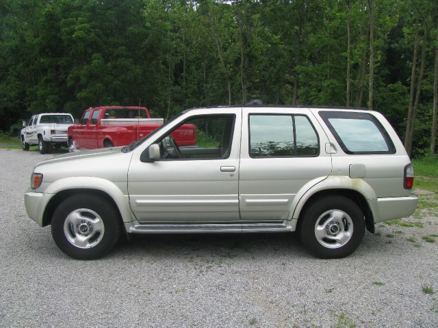 1998 Infiniti QX4 Base