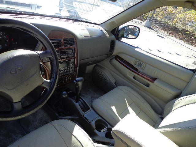 1998 Infiniti QX4 Base