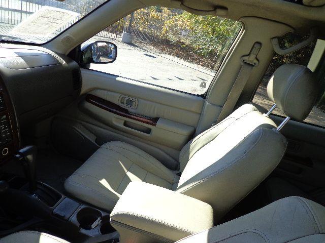 1998 Infiniti QX4 Base