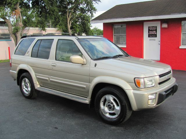 2000 Infiniti QX4 Base