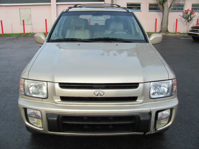 2000 Infiniti QX4 Base