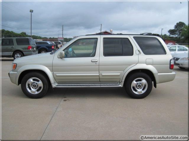 2000 Infiniti QX4 Base