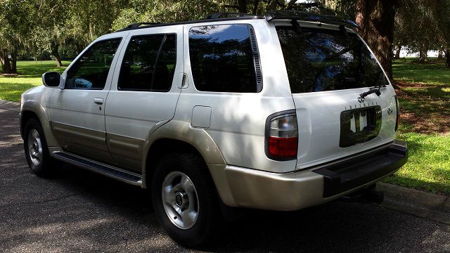 2000 Infiniti QX4 Base