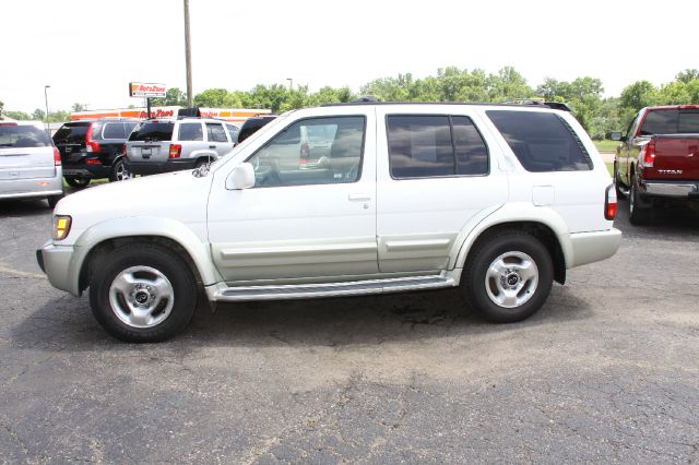 2000 Infiniti QX4 Base