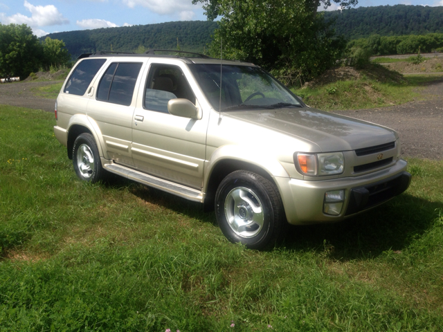 2000 Infiniti QX4 Base