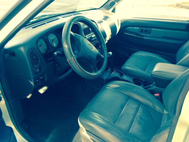 2000 Infiniti QX4 Base