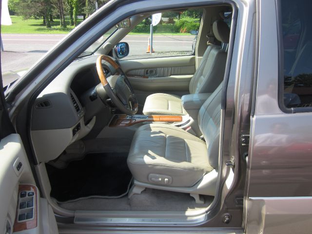 2001 Infiniti QX4 Ram 3500 Diesel 2-WD