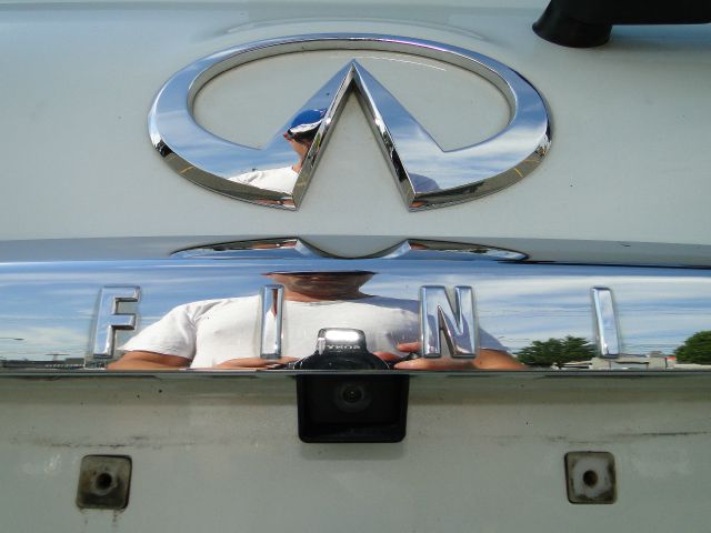 2004 Infiniti QX56 EX - DUAL Power Doors