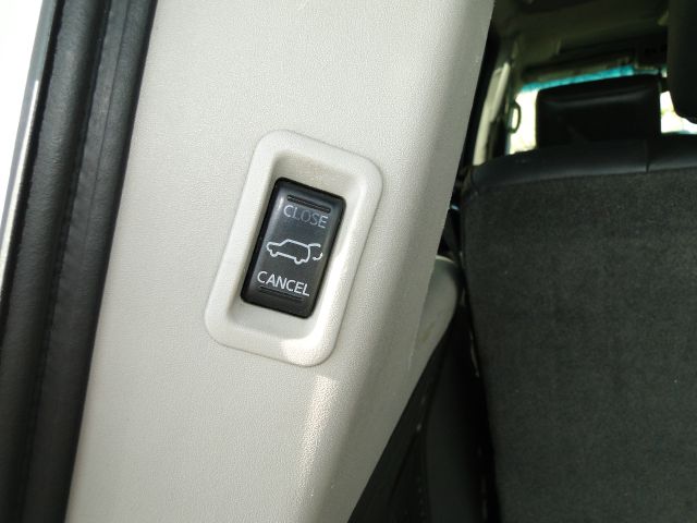 2004 Infiniti QX56 EX - DUAL Power Doors