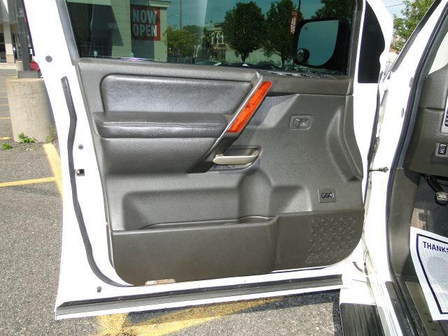 2004 Infiniti QX56 EX - DUAL Power Doors