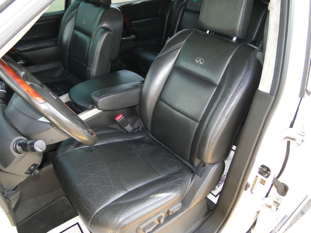 2004 Infiniti QX56 EX - DUAL Power Doors