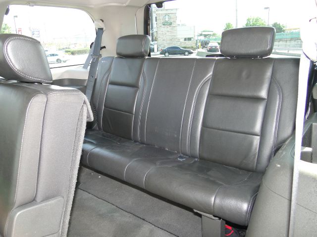 2004 Infiniti QX56 EX - DUAL Power Doors