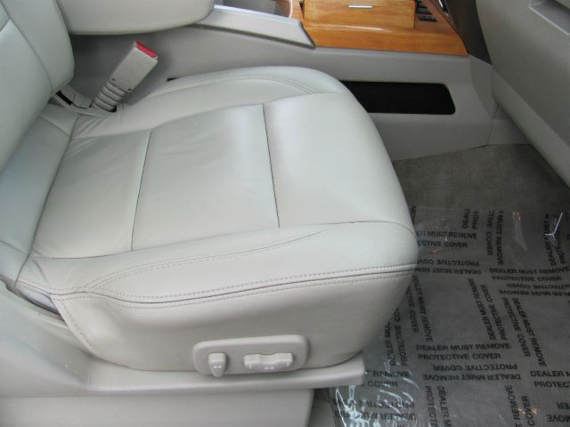 2005 Infiniti QX56 EX - DUAL Power Doors