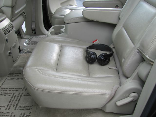 2005 Infiniti QX56 EX - DUAL Power Doors