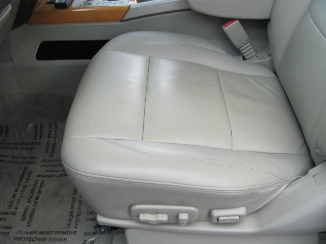 2005 Infiniti QX56 EX - DUAL Power Doors