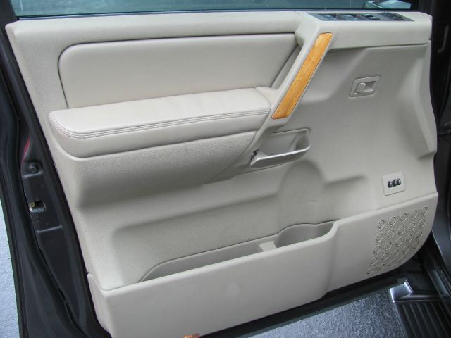 2005 Infiniti QX56 EX - DUAL Power Doors