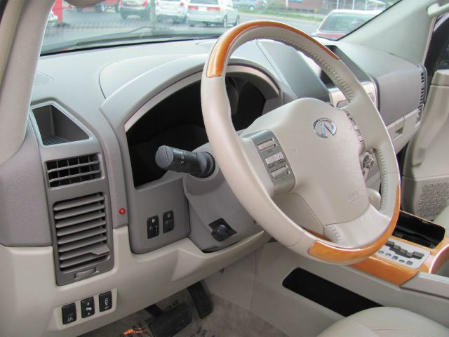 2005 Infiniti QX56 EX - DUAL Power Doors