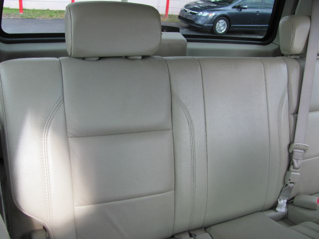 2005 Infiniti QX56 EX - DUAL Power Doors