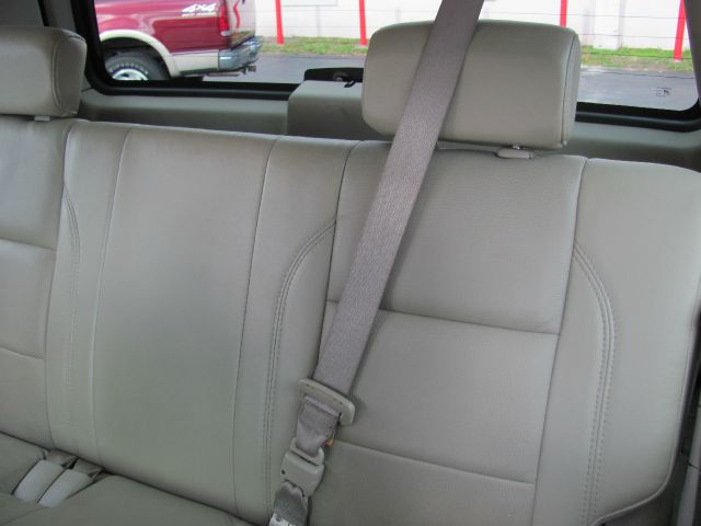 2005 Infiniti QX56 EX - DUAL Power Doors