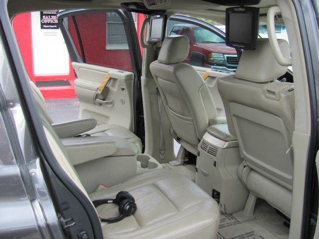 2005 Infiniti QX56 EX - DUAL Power Doors