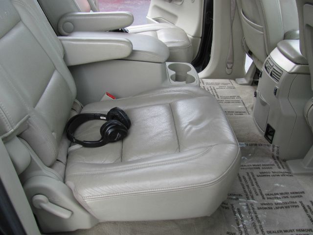 2005 Infiniti QX56 EX - DUAL Power Doors