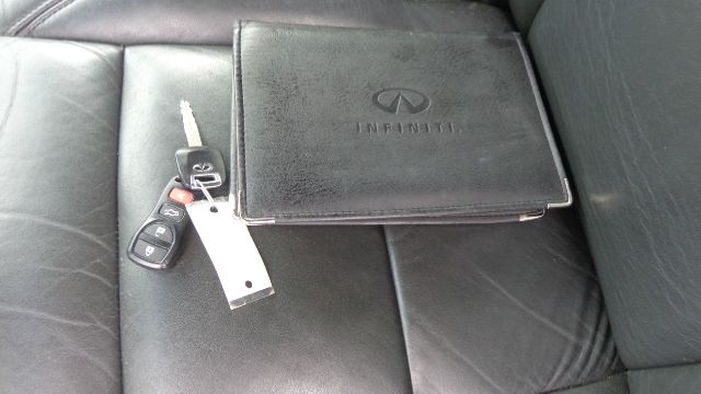 2006 Infiniti QX56 EX - DUAL Power Doors