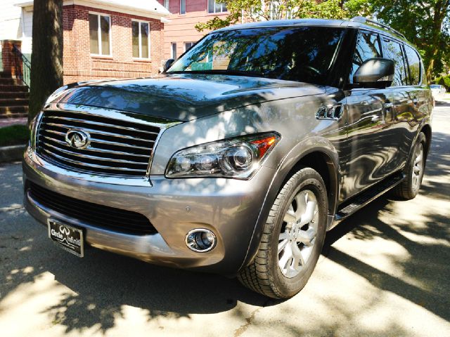 2011 Infiniti QX56 Ram 3500 Diesel 2-WD