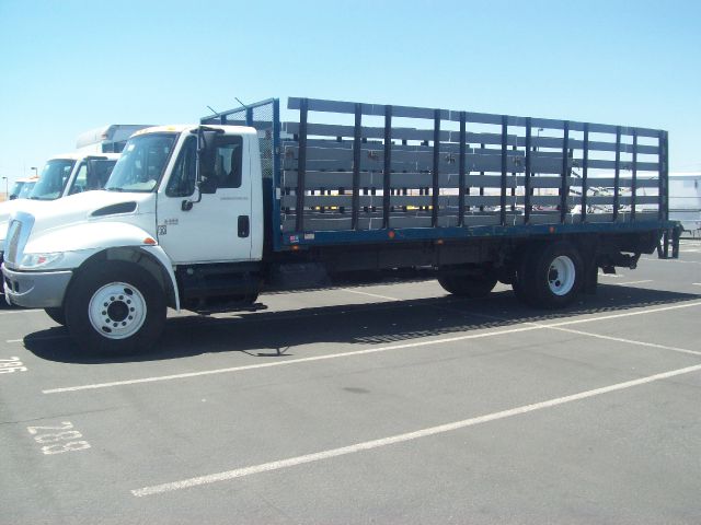 2005 International 4300 Silverado Shortbed