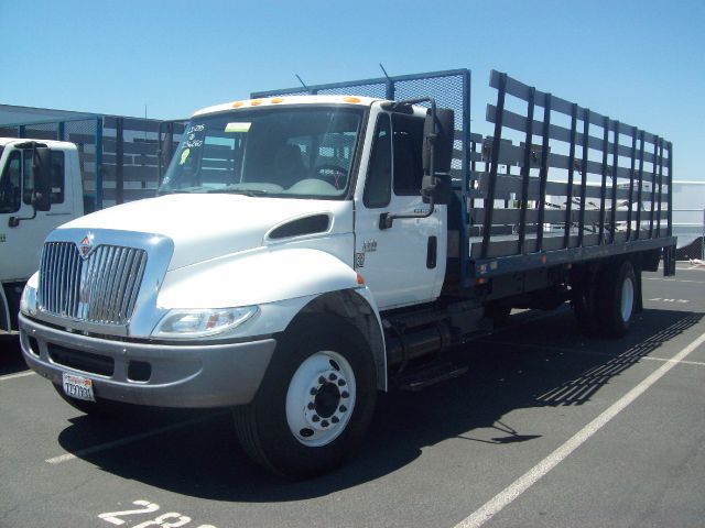 2005 International 4300 Silverado Shortbed