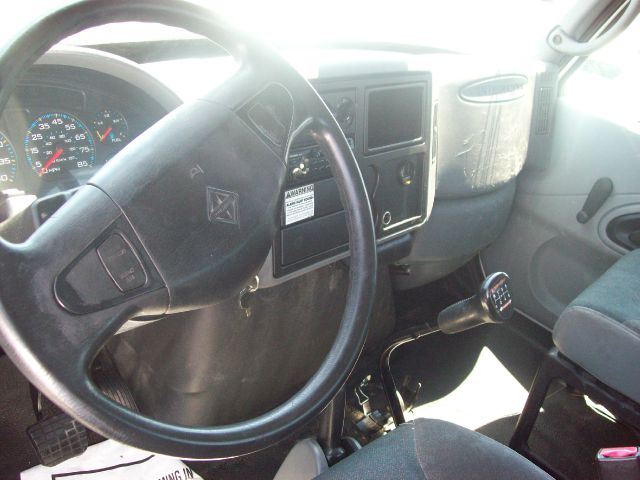 2005 International 4300 Silverado Shortbed