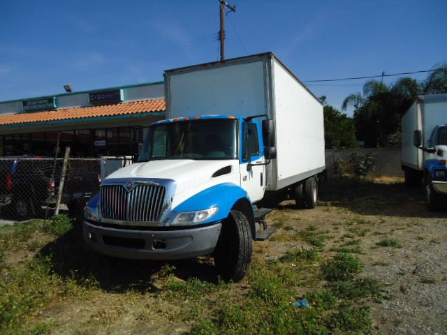 2007 International 4300 V6 CX