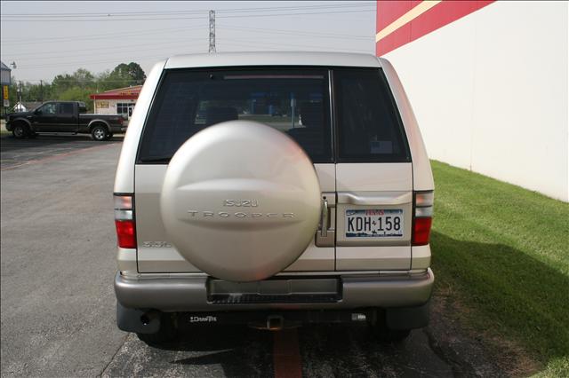 2000 Isuzu Trooper XR