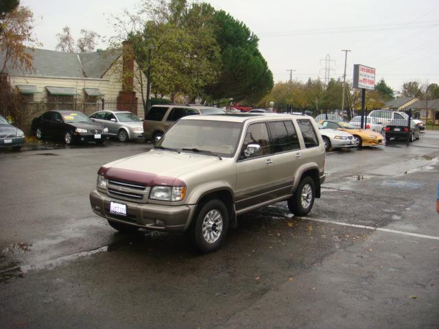 2001 Isuzu Trooper E32