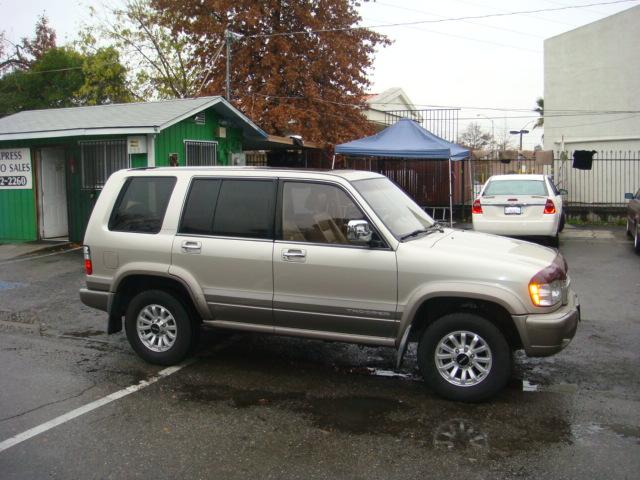 2001 Isuzu Trooper E32