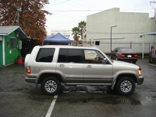 2001 Isuzu Trooper E32