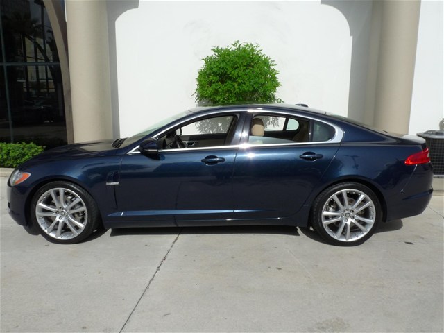 2010 JAGUAR XF CLUB CAB SLT