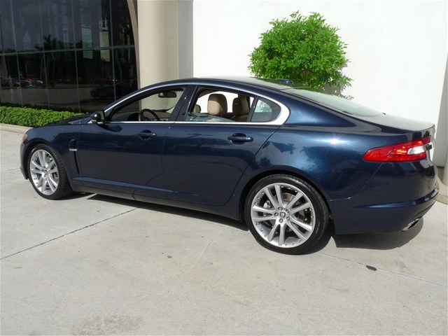 2010 JAGUAR XF CLUB CAB SLT