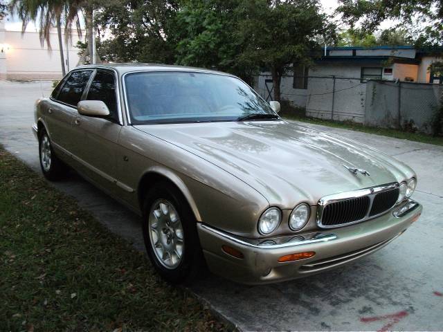 1999 JAGUAR XJ8 Base