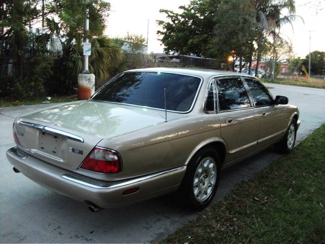 1999 JAGUAR XJ8 Base