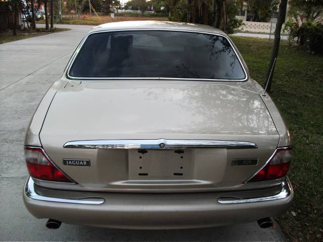 1999 JAGUAR XJ8 Base