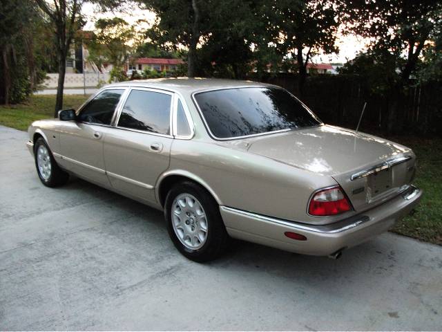 1999 JAGUAR XJ8 Base