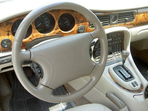 1999 JAGUAR XJ8 Base