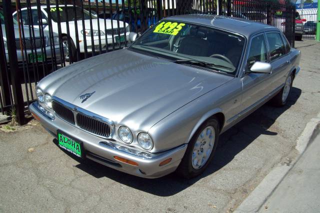 1999 JAGUAR XJ8 Base