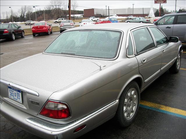 1999 JAGUAR XJ8 Base