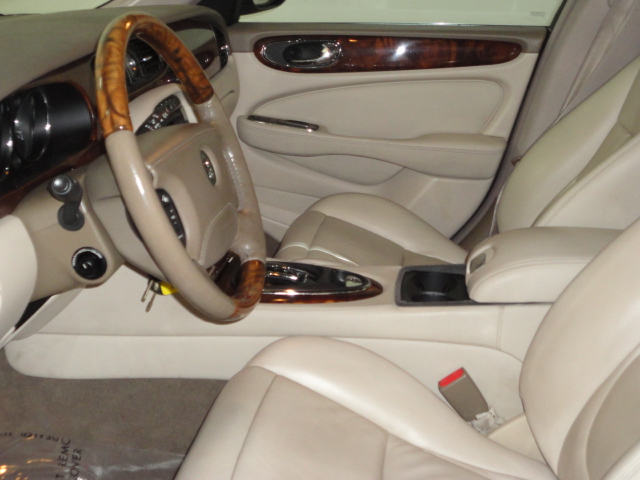 2004 JAGUAR XJ8 Base