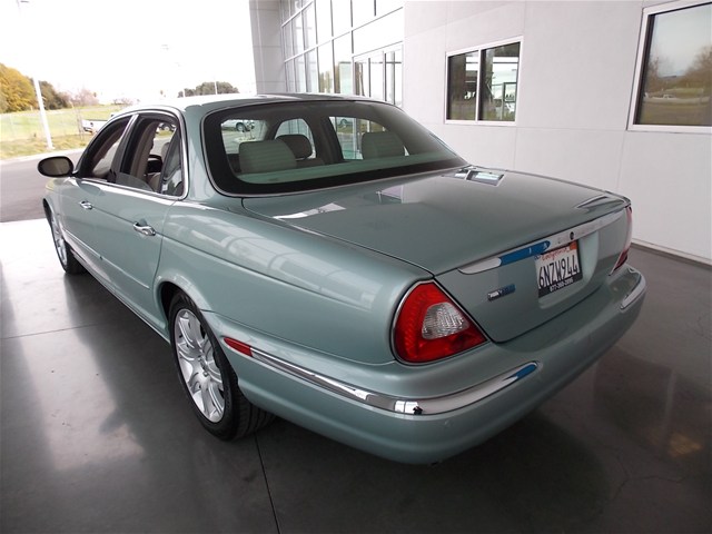 2004 JAGUAR XJ8 Base