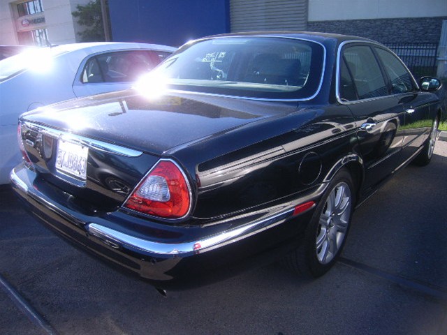 2004 JAGUAR XJ8 Base